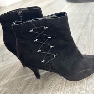 Black velvet ankle boots with heel